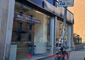 Facciata - Shop via Montebello, Torino (neighborhood Vanchiglia) - photo 2