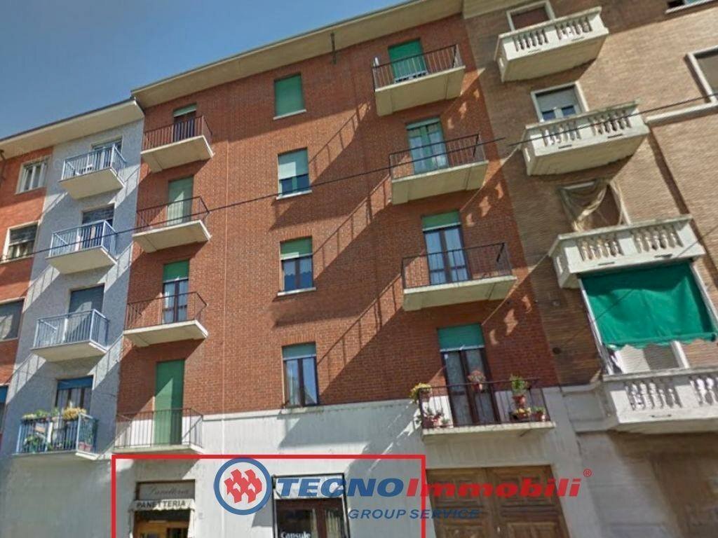 Facciata - Negozio via Venaria, Torino (zona Madonna Campagna) - foto 1