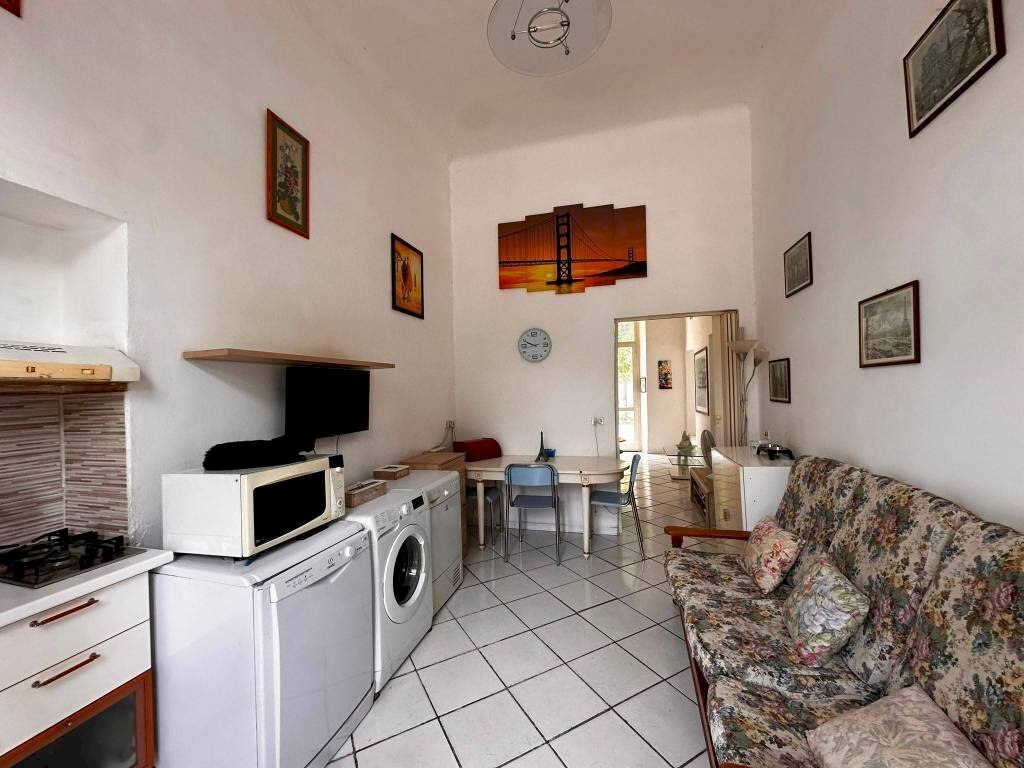 Cucina - Bilocale via Luigi Galvani, 20, Gallarate - foto 2
