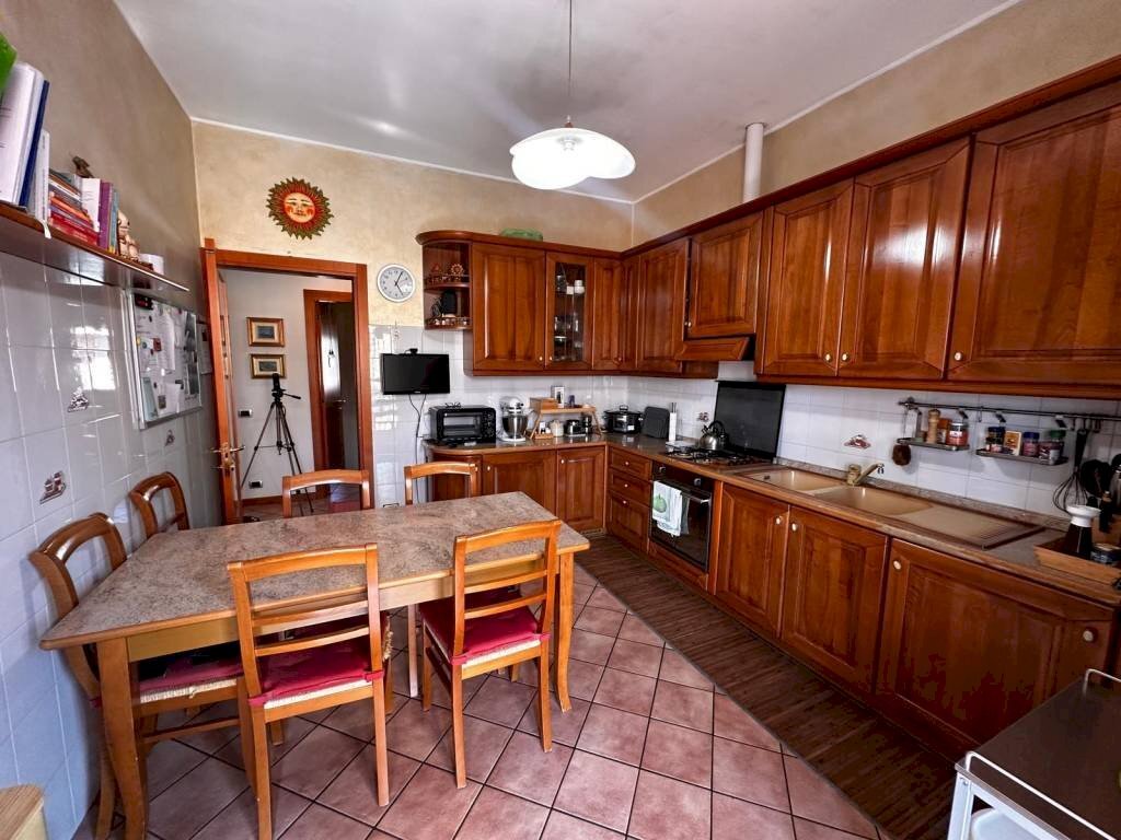Cucina - Trilocale via Marche, 1, Cardano al Campo - foto 3