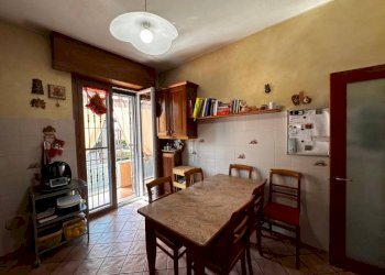 Cucina - Trilocale via Marche, 1, Cardano al Campo - foto 12