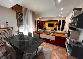 Salone - Three-room apartment via Marche, 1, Cardano al Campo - photo 17