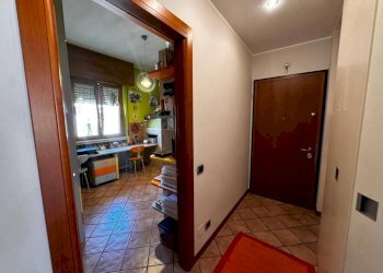 Corridoio - Three-room apartment via Marche, 1, Cardano al Campo - photo 19