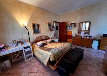 Camera da letto - Three-room apartment via Marche, 1, Cardano al Campo - photo 21