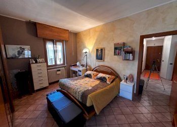 Camera da letto - Trilocale via Marche, 1, Cardano al Campo - foto 27