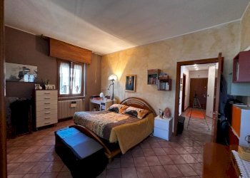 Camera da letto - Trilocale via Marche, 1, Cardano al Campo - foto 29