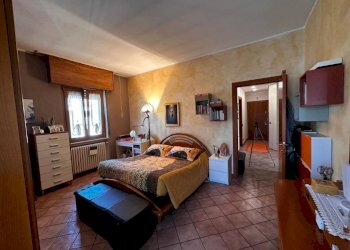 Camera da letto - Three-room apartment via Marche, 1, Cardano al Campo - photo 33