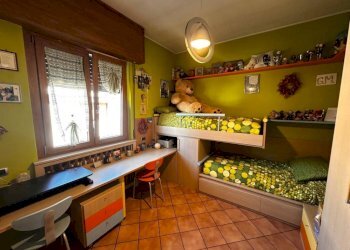 Camera da letto - Trilocale via Marche, 1, Cardano al Campo - foto 35