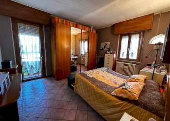 Camera da letto - Trilocale via Marche, 1, Cardano al Campo - foto 36