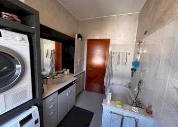 Bagno - Three-room apartment via Marche, 1, Cardano al Campo - photo 38