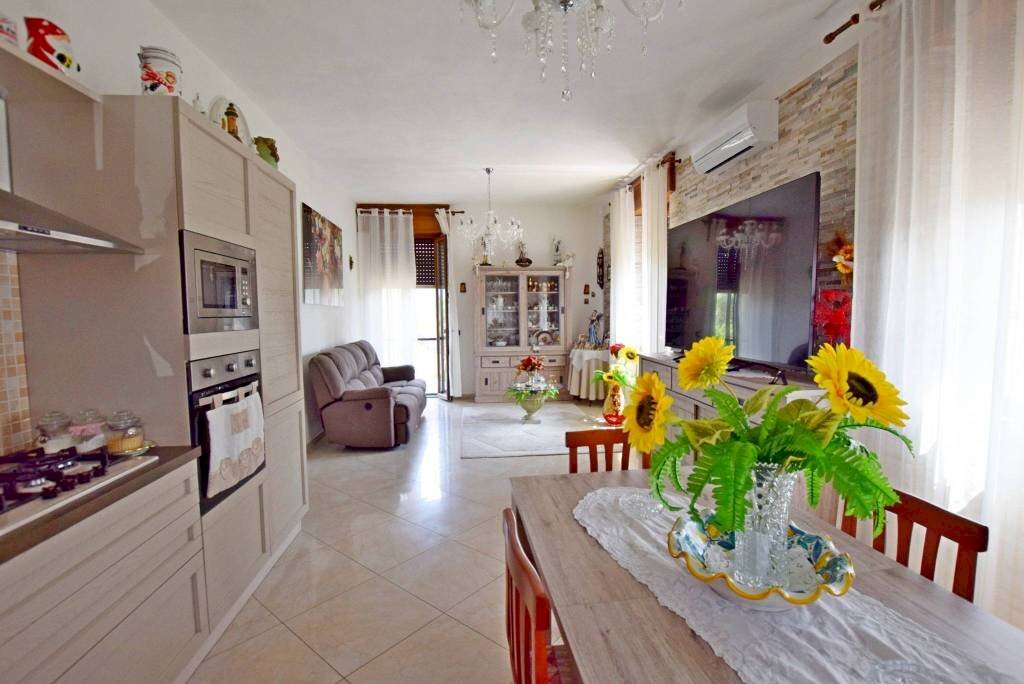 Cucina - Trilocale via delle Langhe, 50, Mondovì - foto 3