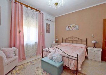Camera da letto - Trilocale via delle Langhe, 50, Mondovì - foto 7