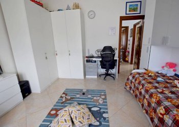 Camera da letto - Trilocale via delle Langhe, 50, Mondovì - foto 9