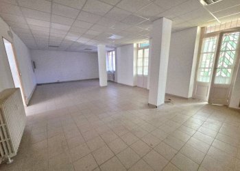 Interno non residenziale - Shop corso Giacomo Matteotti, Asti - photo 1