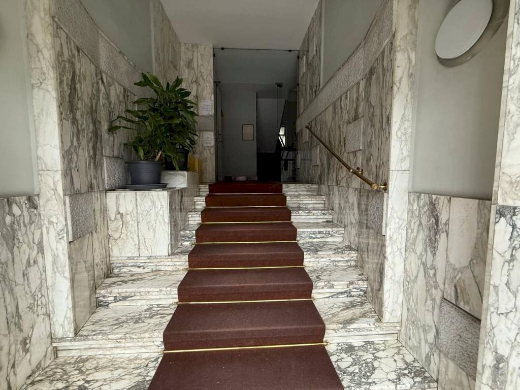 Interno palazzo - Two-room apartment via Domenico Cimarosa, 84, Torino (neighborhood Barriera Milano) - photo 2