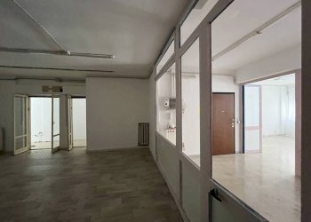 Interno non residenziale - Ufficio via Principe Amedeo, 22, Taranto - foto 7