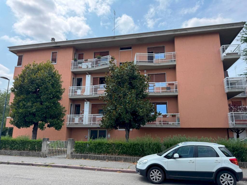 Facciata - Bilocale via Roccasparvera, 2, Cuneo (zona Donatello) - foto 1