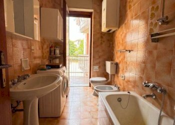 Bagno - Appartamento via Roccasparvera, 2, Cuneo (zona Donatello) - foto 9