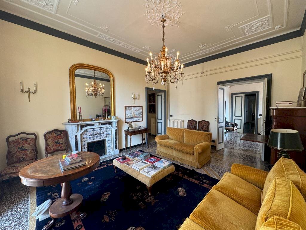 Salone - Appartamento corso Solferino, 2, Genova (zona Castelletto) - foto 2