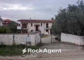 Terreno - Villa via G. D'Annunzio, 4, Catignano - foto 11