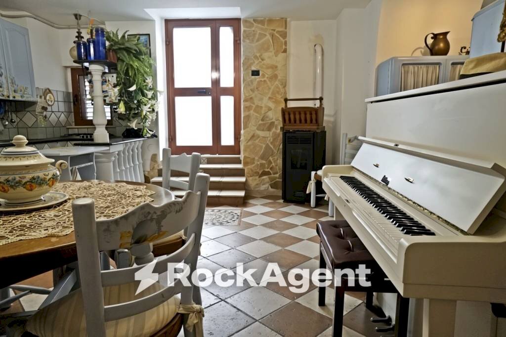 Salone - Appartamento via Casalnuovo, 23, Montescaglioso - foto 1