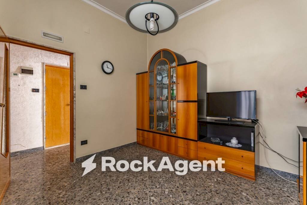 Salone - Quadrilocale via Fabio Filzi, 35, Gravina in Puglia - foto 2