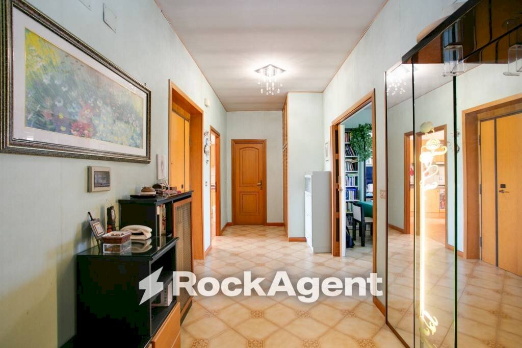 Corridoio - Appartamento via Roccabernarda, Roma - foto 3