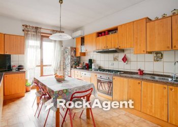 Cucina - Appartamento via Roccabernarda, Roma - foto 10