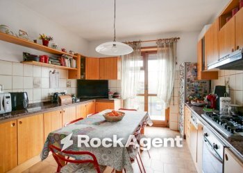 Cucina - Appartamento via Roccabernarda, Roma - foto 12