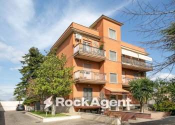 Facciata - Appartamento via Roccabernarda, Roma - foto 29