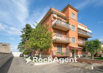 Facciata - Appartamento via Roccabernarda, Roma - foto 39
