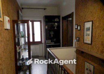 Interno palazzo - Four-room apartment via Raffaello Sanzio, 106, Senigallia - photo 5