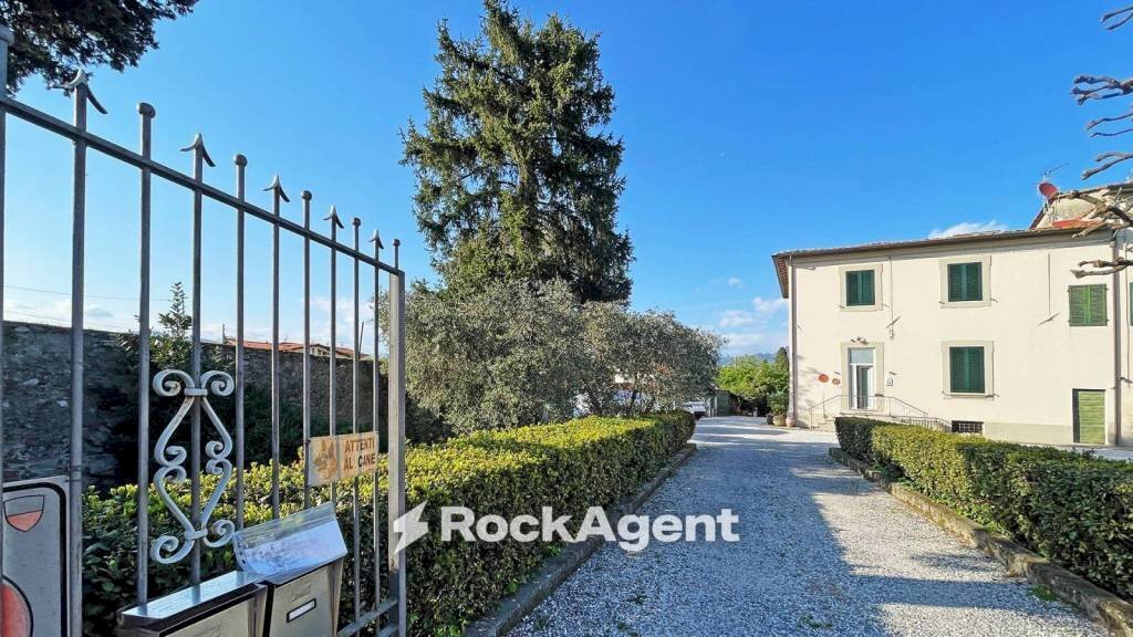 Cortile interno - Rustico via dei Capannoresi, 1109, Lucca (zona San Pietro a Vico) - foto 2