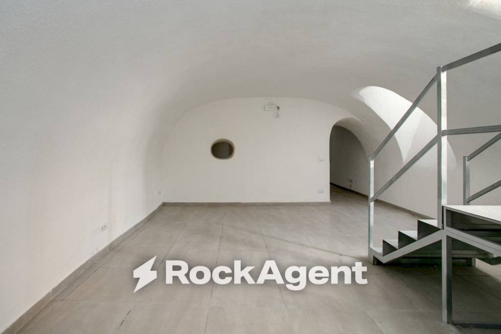 Interno non residenziale - Magazzino via dei Quattro Cantoni, 9a, Roma (zona Centro Storico) - foto 3