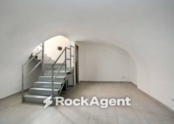 Interno palazzo - Magazzino via dei Quattro Cantoni, 9a, Roma (zona Centro Storico) - foto 6