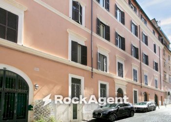 Facciata - Magazzino via dei Quattro Cantoni, 9a, Roma (zona Centro Storico) - foto 20
