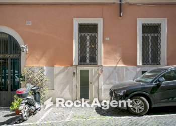 Facciata - Magazzino via dei Quattro Cantoni, 9a, Roma (zona Centro Storico) - foto 23
