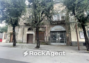 Facciata - Casa indipendente corso V. Emanuele, 129, Angri - foto 1