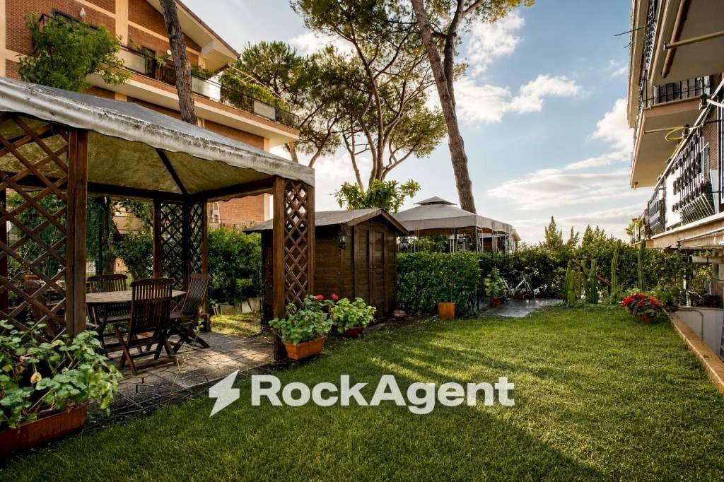 Giardino - Trilocale via Gravina di Puglia, 26, Roma - foto 2