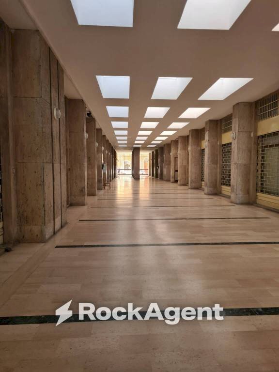 Interno palazzo - Magazzino via Duca Degli Abruzzi, 54, Catania - foto 2