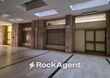 Interno palazzo - Magazzino via Duca Degli Abruzzi, 54, Catania - foto 1