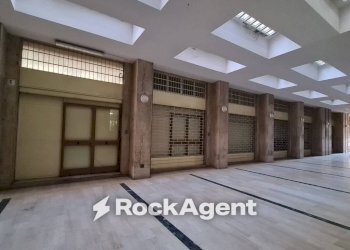 Interno palazzo - Magazzino via Duca Degli Abruzzi, 54, Catania - foto 7