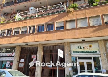 Facciata - Magazzino via Duca Degli Abruzzi, 54, Catania - foto 9