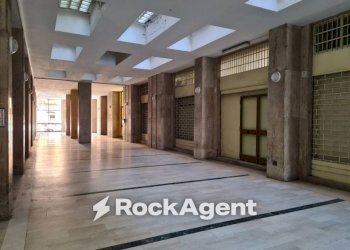 Interno palazzo - Magazzino via Duca Degli Abruzzi, 54, Catania - foto 10