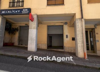 Facciata - Negozio via Mario Greco, 58, Catanzaro - foto 22