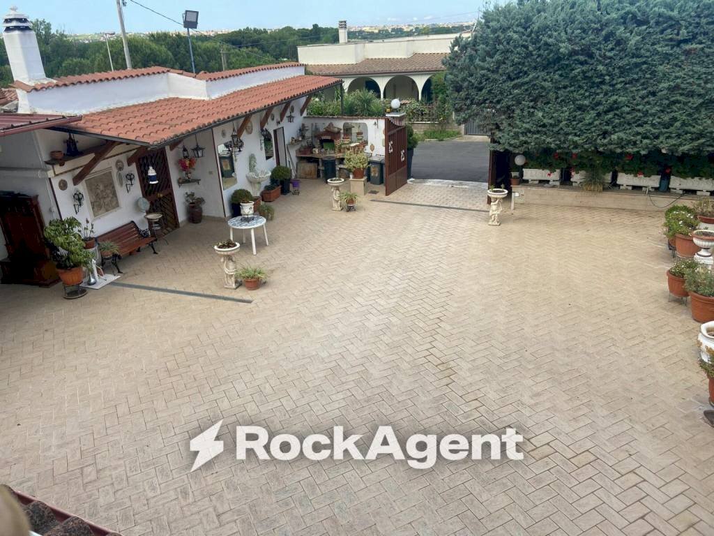 Cortile interno - Villa via G. Donizetti, 31, Zagarolo - foto 1