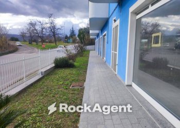 Giardino - Negozio via del Villino, Alanno - foto 3