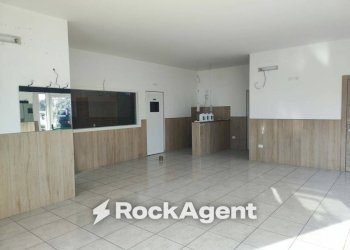 Interno non residenziale - Negozio via del Villino, Alanno - foto 16