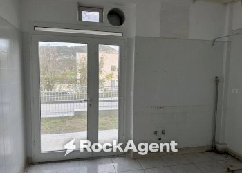 Stanza non arredata - Negozio via del Villino, Alanno - foto 25