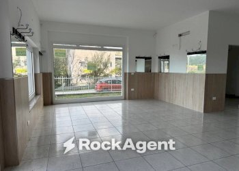Interno non residenziale - Negozio via del Villino, Alanno - foto 28